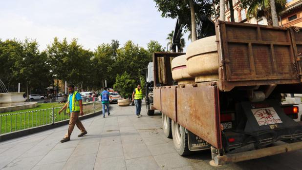 Perímetro de seguridad en la Puerta de Jerez y rodeando la Torre del Oro