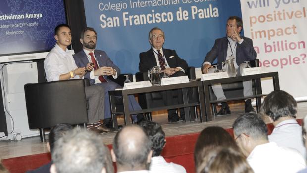 Decenas de jóvenes de toda España se reúnen en Sevilla para debatir acerca del futuro de Europa