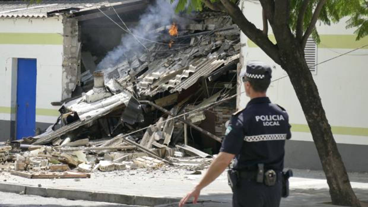 El fuego originó una delagración en la churrería del mercado de Las Palmeritas, en Nervión