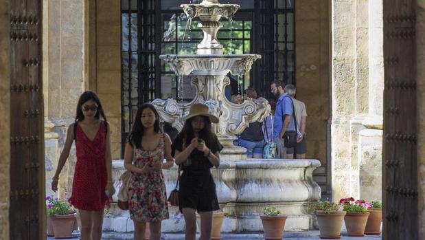 Siesta, flamenco y toros en la Universidad de Sevilla