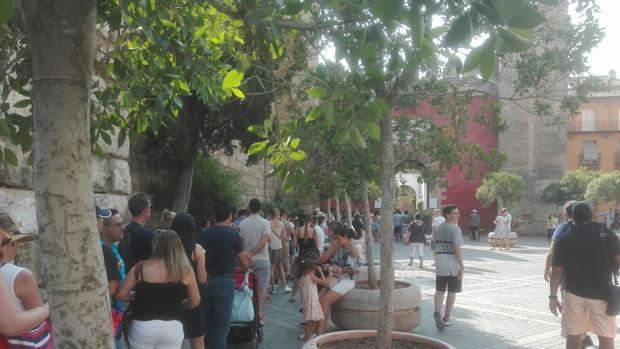 Una avería en las taquillas obliga a hacer cada día 5.000 tiques a mano en el Alcázar