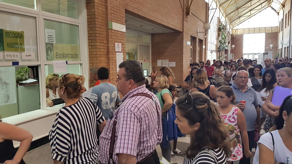 El PP pide a la Junta que resuelva los casos de los cientos de niños sin colegio asignado en Sevilla
