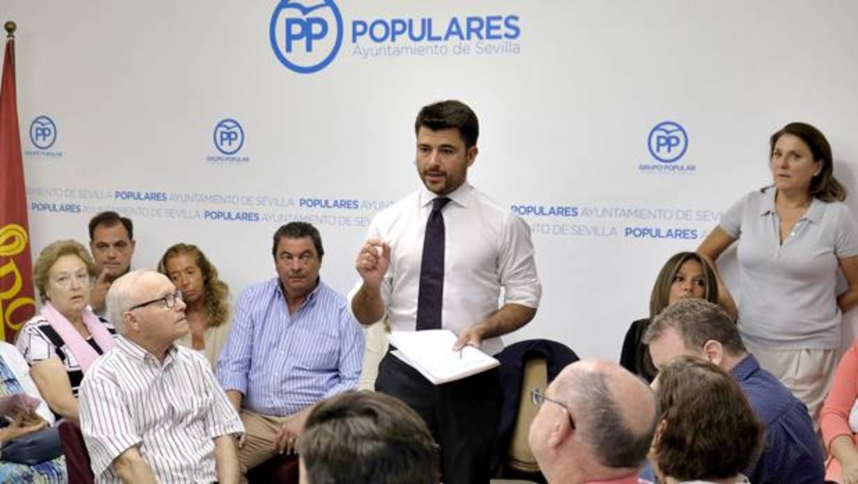 Reunión de Beltrán Pérez con los vecinos de diferentes distritos