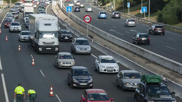 El carril reservado en pruebas para acceder a Sevilla  «examinará» en dos días a unos veinte mil vehículos