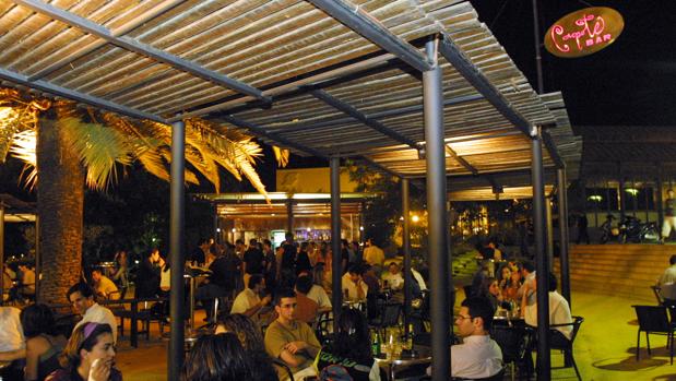 Urbanismo retirará lo que queda del bar Capote, junto al mercado del Barranco