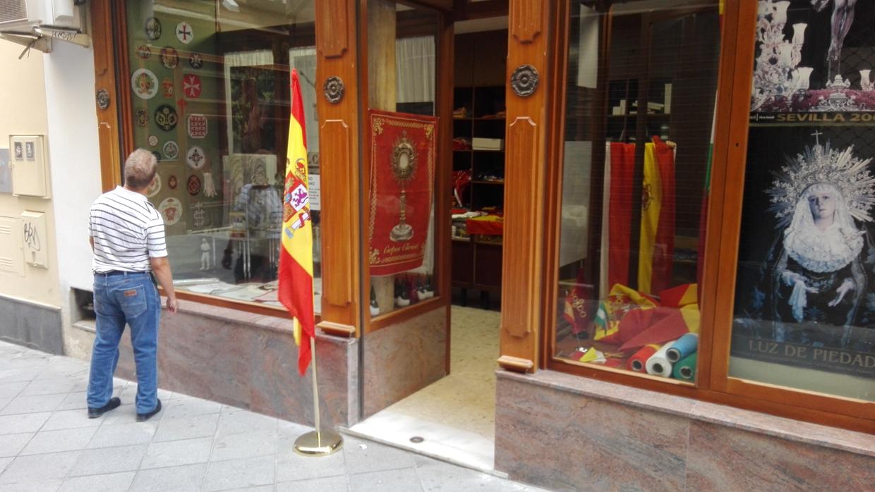 Escaparate de Al siglo sevillano, en el número 23 de la calle Álvarez Quintero