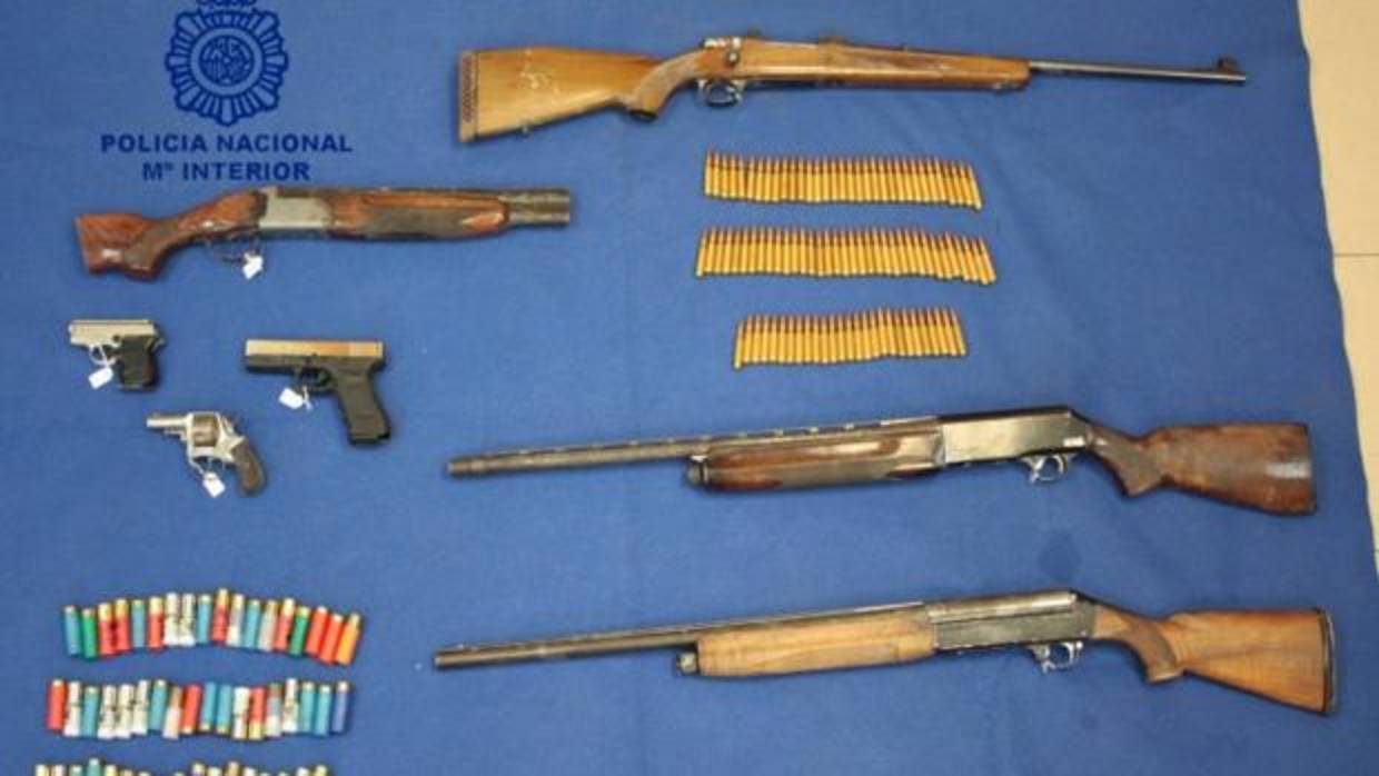 ARmas y munición incautadas por la Policía Nacional