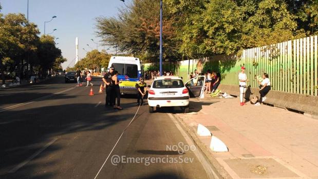 Un conductor ebrio provoca la salida de vía de otro vehículo y golpea a un peatón