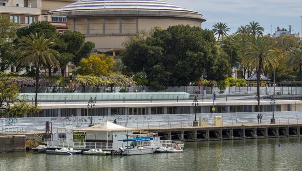 El Puerto de Sevilla ordena la retirada de diez hidropedales sin autorización de Marqués de Contadero