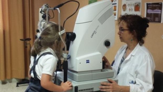 «Los niños deben pasar más tiempo al aire libre para el desarrollo de sus ojos»