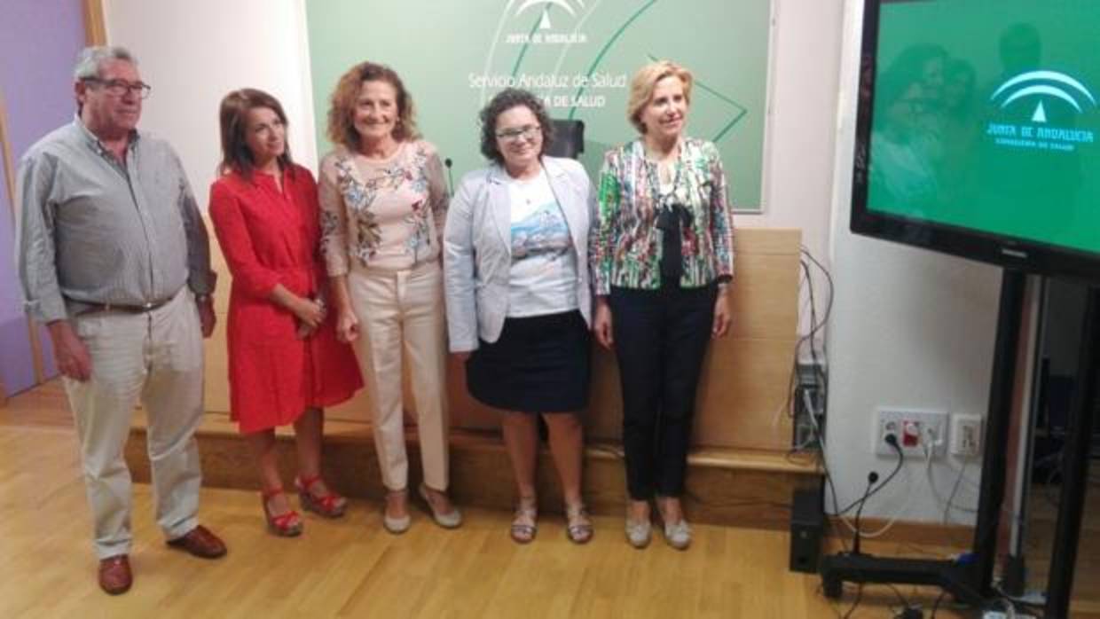 De izquierda a derecha, Álvaro Nieto, Silvia Calzón, Mª Ángeles Fernández, Francisca Díaz y Mª Ángeles Tarilonte