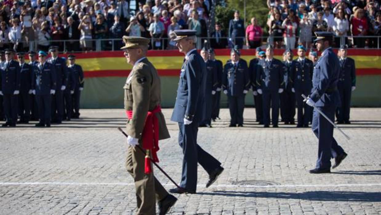 El jefe de Estado Mayor de Defensa pasa revista a las tropas