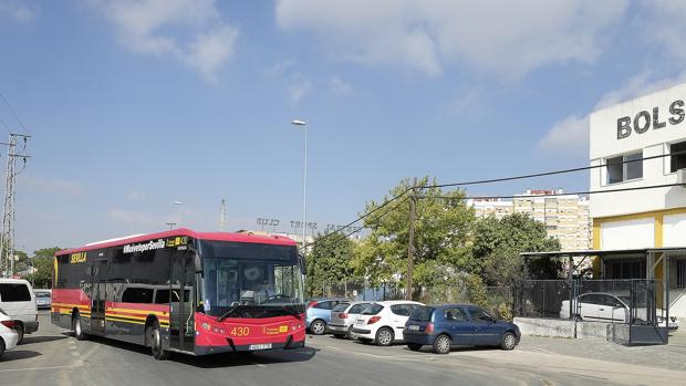 Los autobuses de Tussam harán paros simbólicos contra los apedreamientos