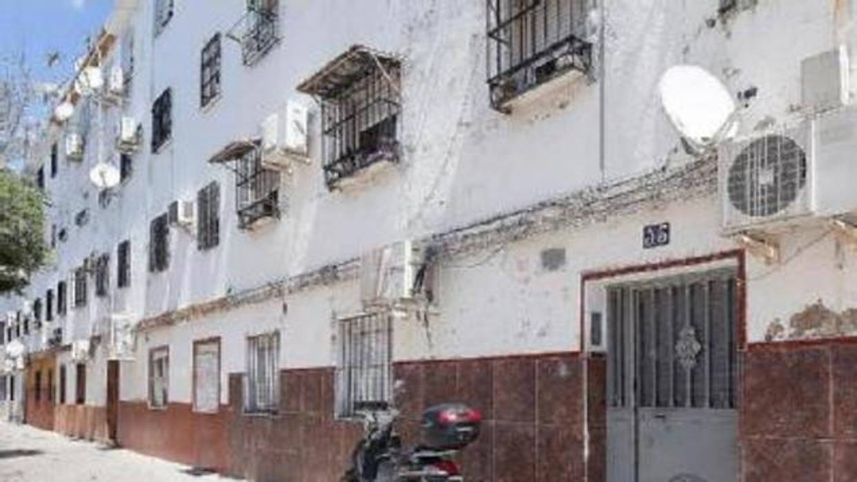 Uno de los bloques de Torreblanca la Nueva. En el barrio hay residentes procedentes de El Vacie en 1962