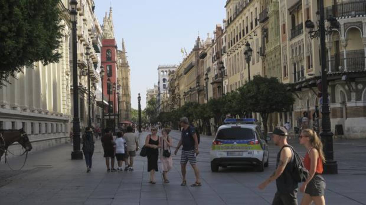 La Policía Nacional ha detenido a dos hombres por robar en el Centro