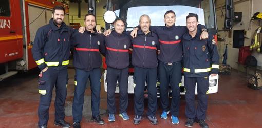 Los bomberos que participaron en el rescate de la mujer en el túnel