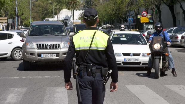 Golpea a un vigilante tras robar en un supermercado de la Macarena