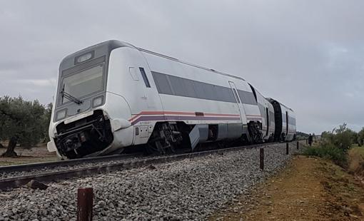 Otra imagen del tren descarrilado