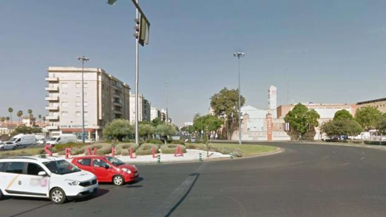 El atropello se produjo en la noche de este lunes en la rotonda Sergio Rodríguez Prats, muy cerca de Los Arcos