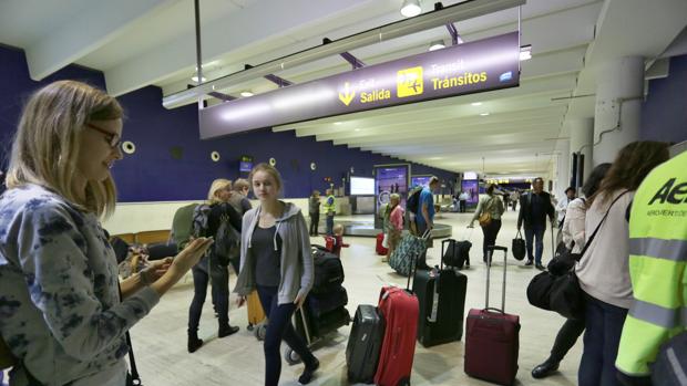 Los trabajadores del Aeropuerto de Sevilla no descartan aumentar los días de huelga