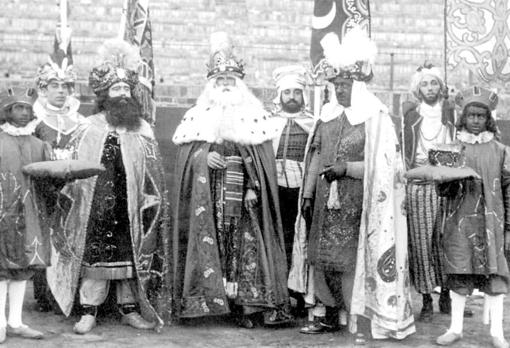 Los Reyes Magos en el coso maestrante en 1926