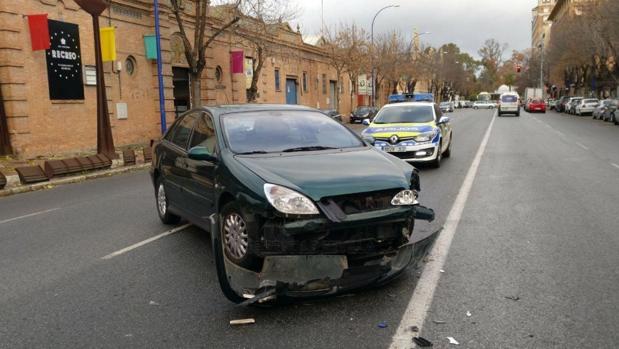 Dos heridos en un aparatoso accidente en la avenida de Las Razas