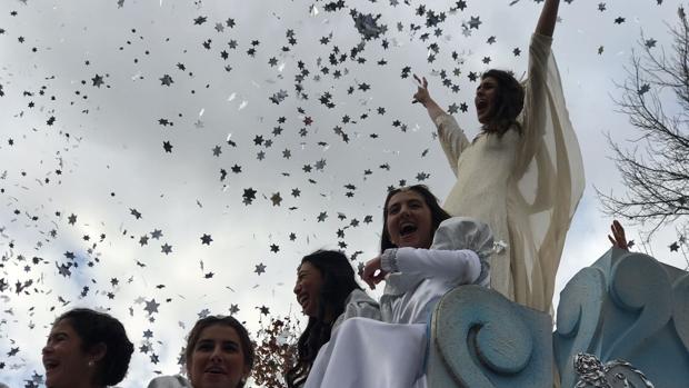 Cabalgata de Reyes Magos de Sevilla 2018: una salida lenta y un poco accidentada