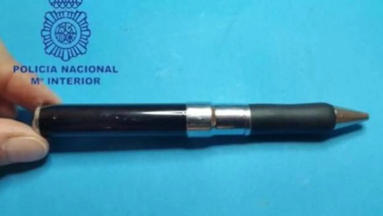 Imágen de archivo de la Policía de un bolígrafo con cámara