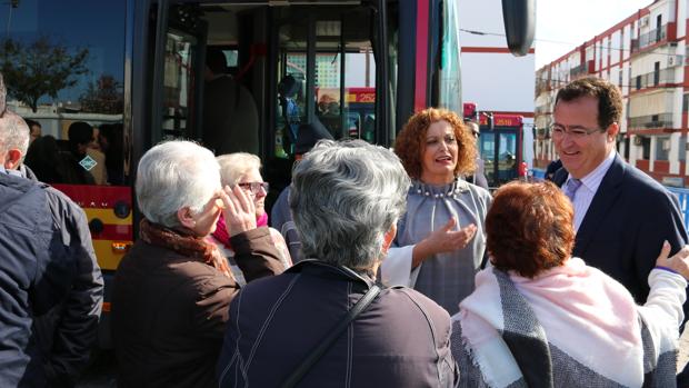 Tussam presenta 13 nuevos autobuses que prestarán servicio a las líneas 29 y 39