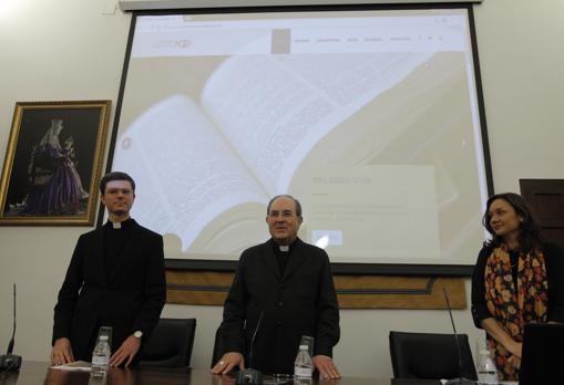 Manuel Jiménez, monseñor Asenjo y Olga Mathus