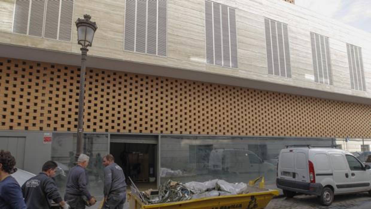 Obras en el edificio de González Cordón, donde Foster's Hollywood abrirá su mayor establecimiento de Sevilla