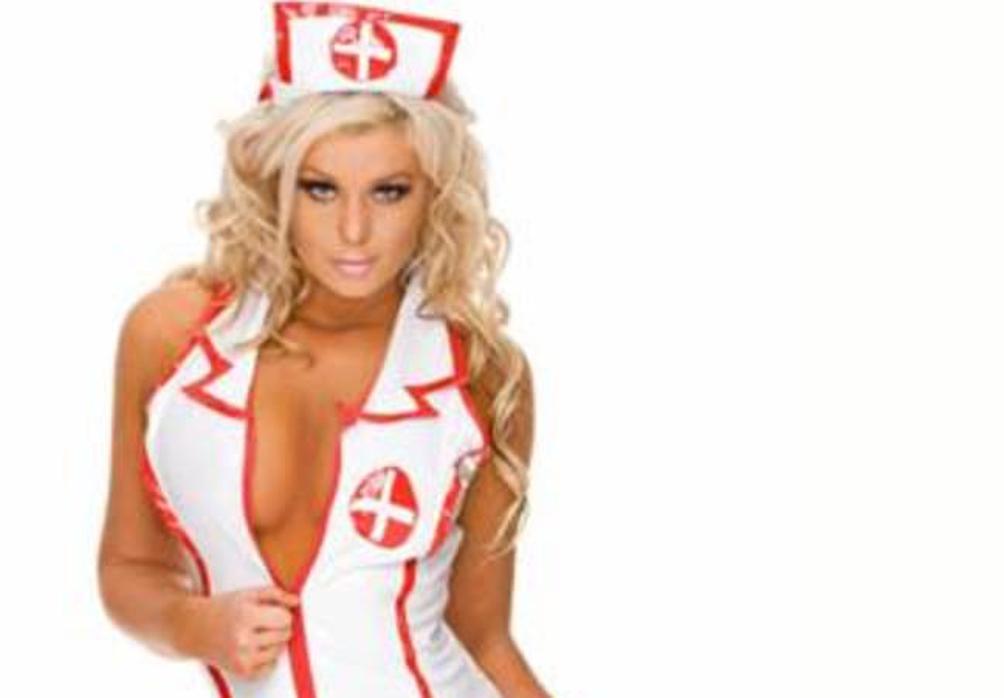 Imagen de los disfraces de enfermeras «sexis» ofertados en comercios y webs