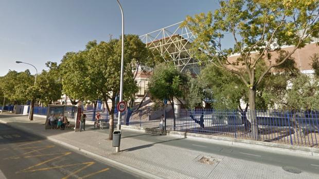 A disposición judicial por circular con una moto por una calle peatonal sin carné ni seguro en Sevilla