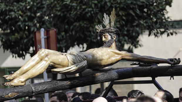 El Vía Crucis del Cristo de la Salud de La Carretería, en imágenes