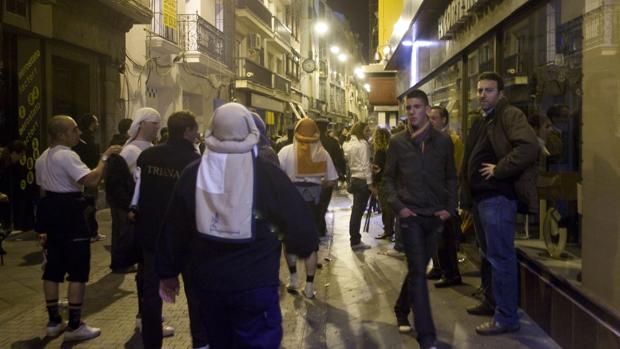 Denuncian al Ayuntamiento de Sevilla por los incidentes de la pasada Madrugada