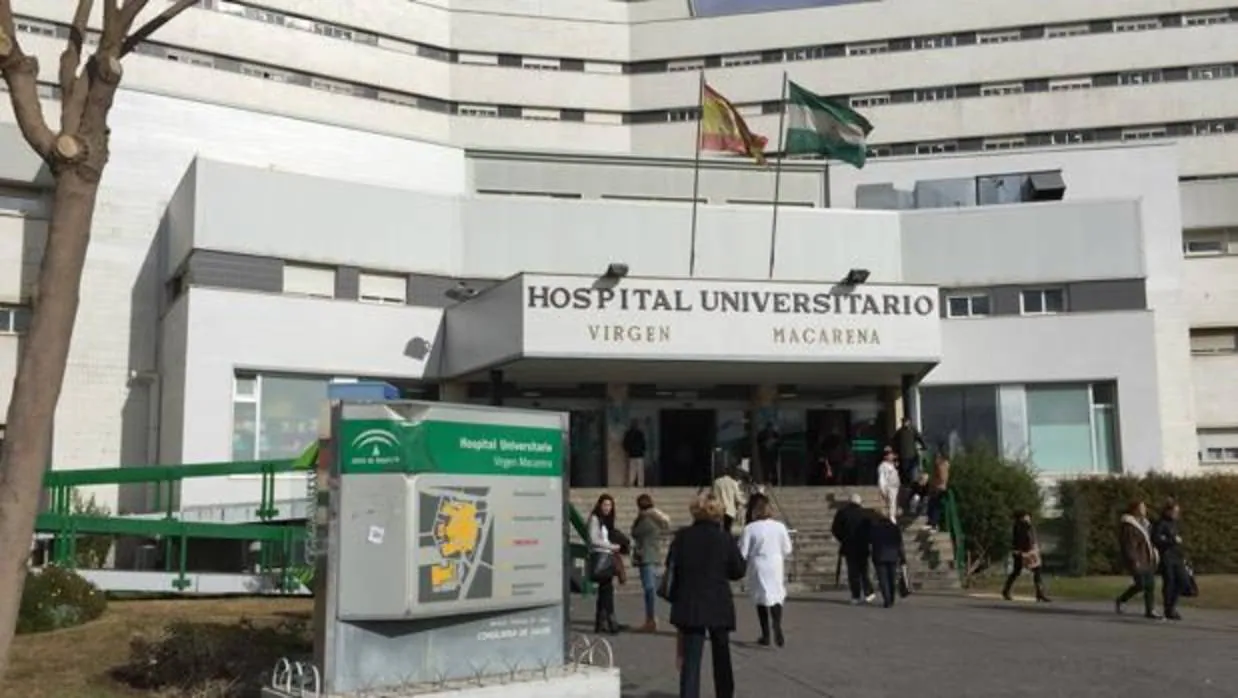 Entrada principal del Hospital Universitario Virgen Macarena