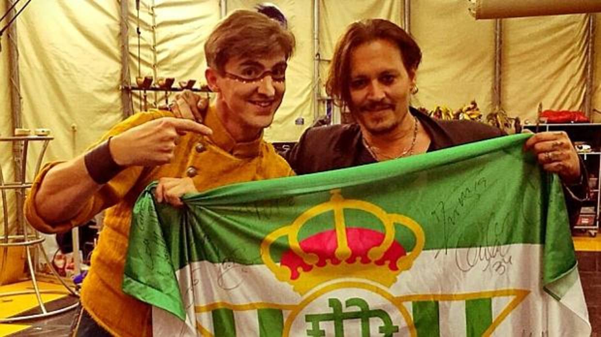 Ale Romero, director musical de «Tótem», se retrató con Johnny Depp cuando acudió a una función del Circo del Sol