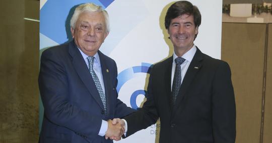 Francisco Herrero, presidente de la Cámara de Comercio (a la izquierda) y Miguel Rus, presidente de la Confederacion de Empresarios de Sevilla (CES)