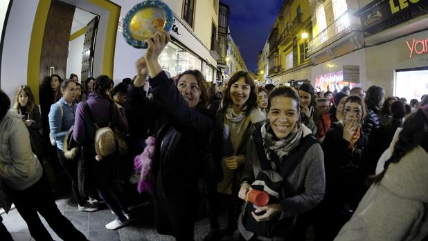 Decenas de miles de manifestantes colapsan el centro de Sevilla