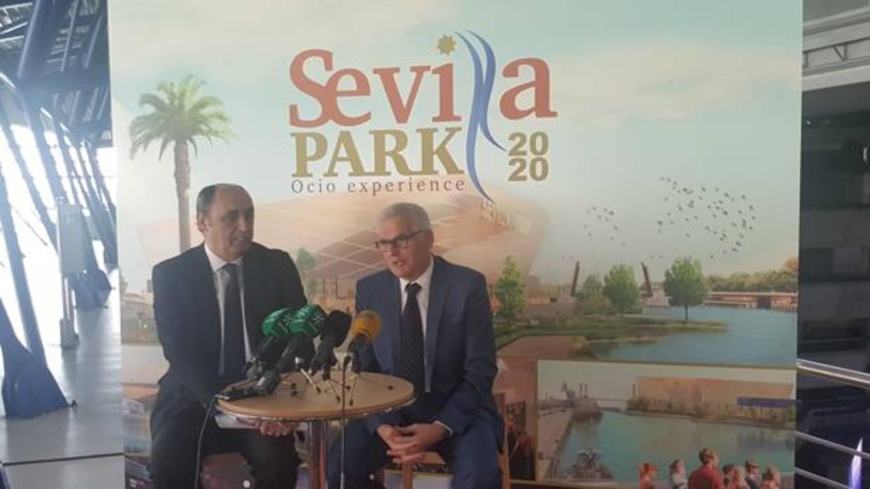 Manuel Saucedo y Xavier Baltrolí, responsables de Sevilla Park, presentando el proyecto