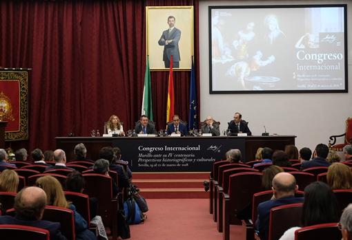 El alcalde, Juan Espadas, junto al rector, Miguel Ángel Castro, y otras autoridades