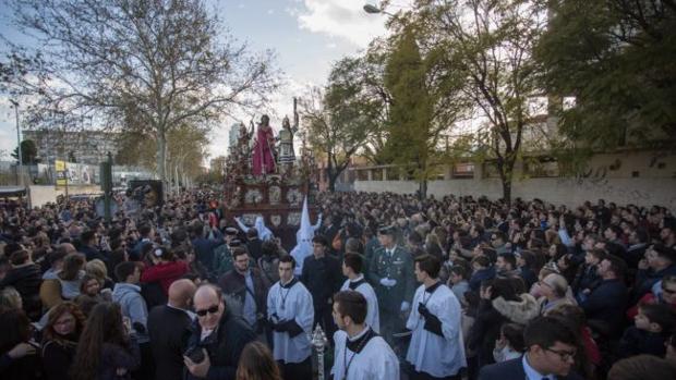 Sábado de Pasión pleno que augura una Semana Santa de abrigos