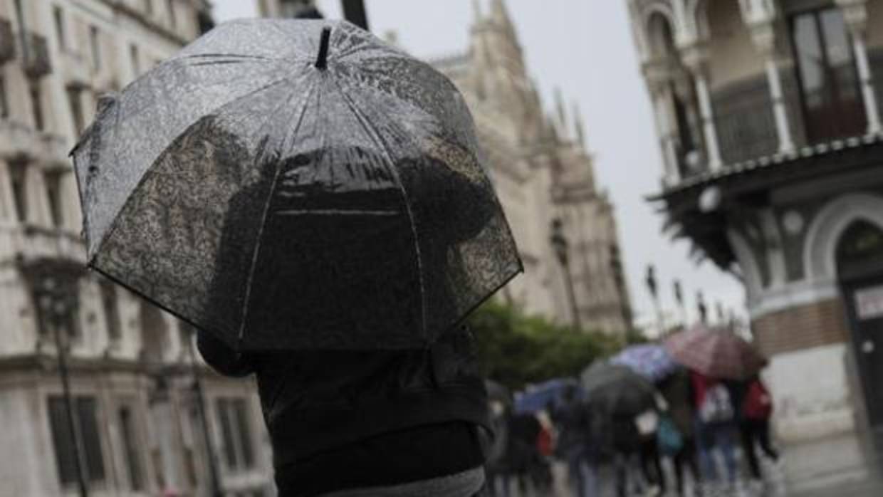 La lluvia en el centro de Sevilla