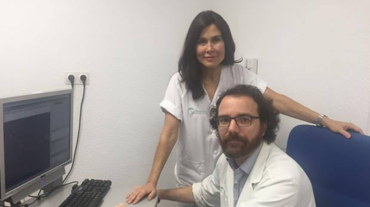 En la imagen, los doctores Carmen Menéndez y Manuel Ramos
