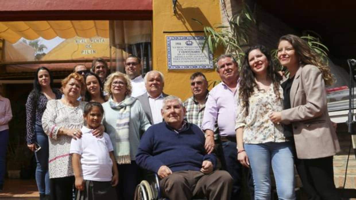 Varias generaciones de la familia González-Mazón, responsable de la centenaria venta