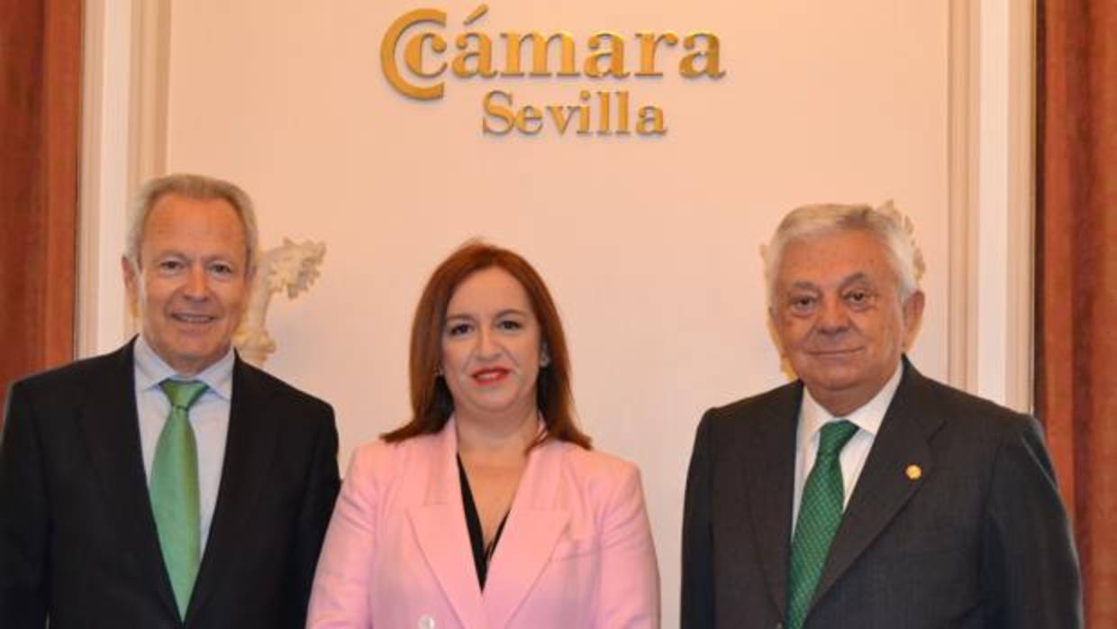 José Pozo Barahona, María Nieves Masegosa Martos y Francisco Herrero, presidente de la Cámara de Comercio