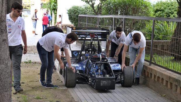 La Hispalense pisa el acelerador con el primer coche eléctrico