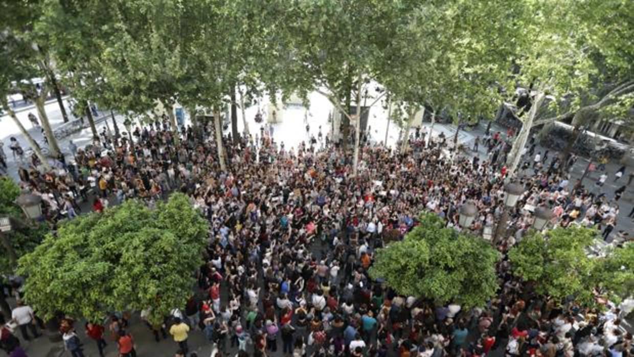 Concentración de ayer de rechazo a la sentencia en Sevilla