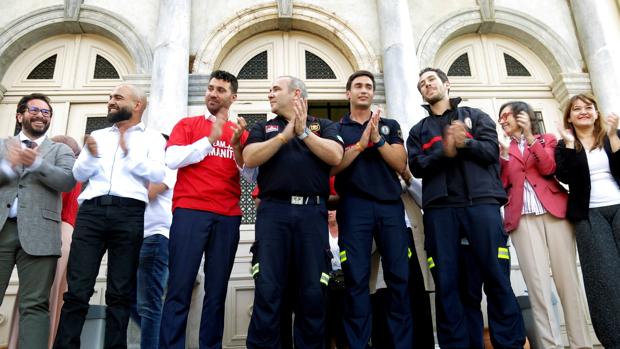 Los bomberos de Sevilla en Lesbos: «La juez nos ha dicho que salvar vidas no es delito»