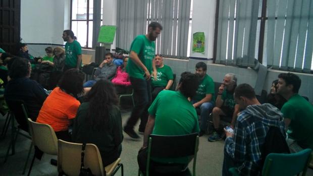 Los interinos levantan el encierro en el IPEP de Triana y marchan hacia San Telmo